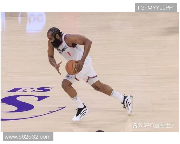 最强NBA对决哈登与库里谁能称霸赛场引发球迷热议